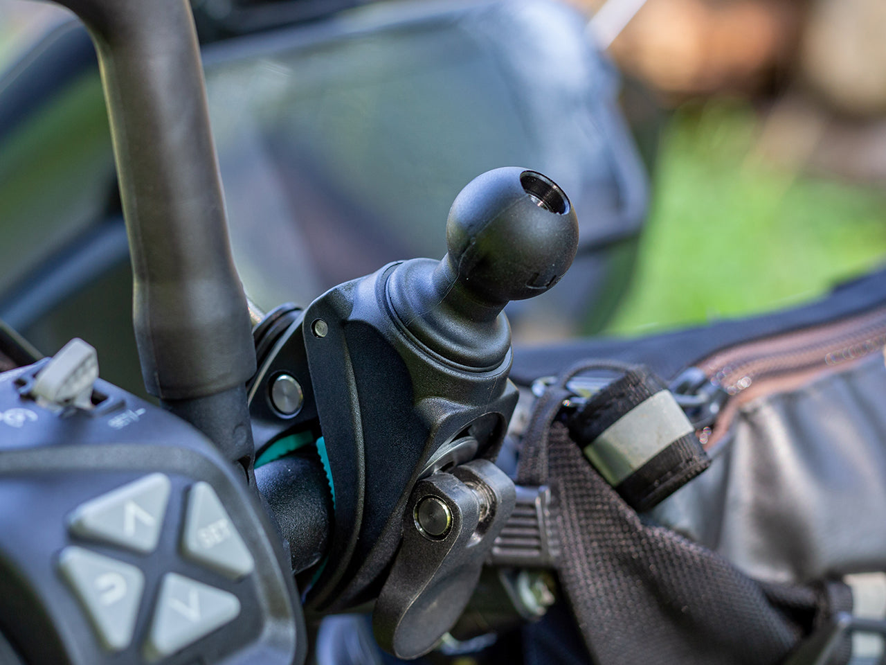 25MM Gripper Clamp Handlebar Mount with 3 Prong Adapter